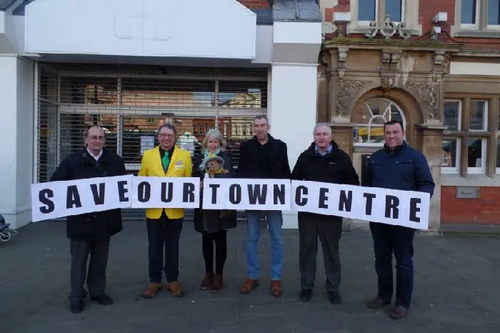 A petition to help save Gainsborough town centre has had more than 2,000 signatures